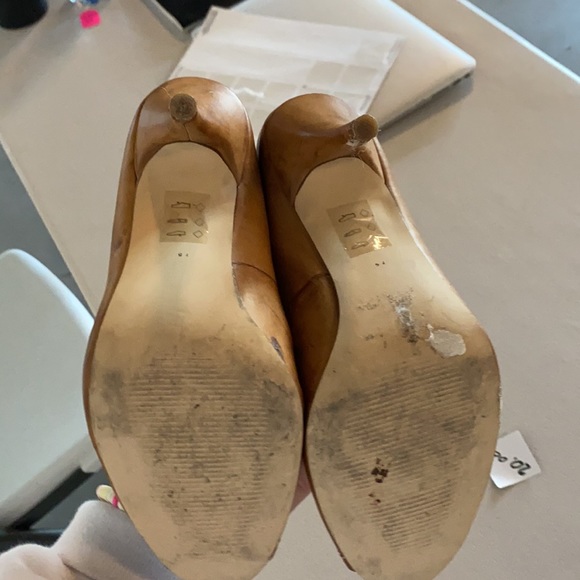 Le chateau heels - Picture 3 of 3